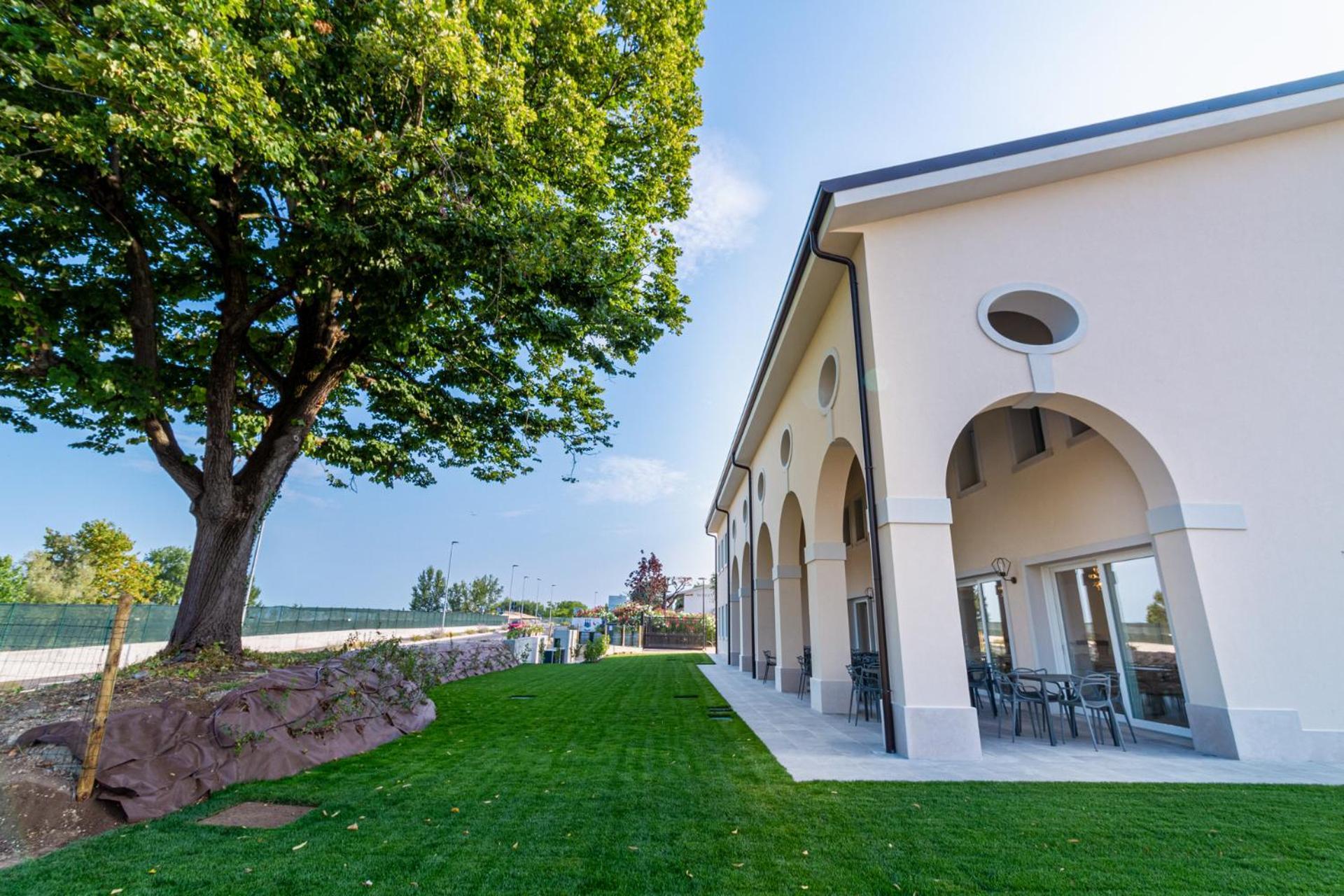 I Campi Wine Relais Hotel Ronchi  Exterior photo